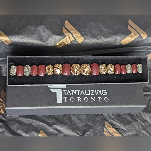 Press on nail - Picture 1 of 1